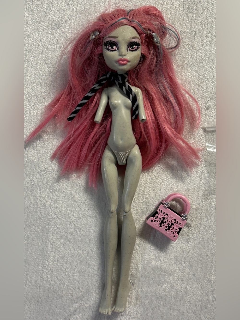 MONSTER HIGH 2011 rochelle goyle "ghouls night out" doll incomplete